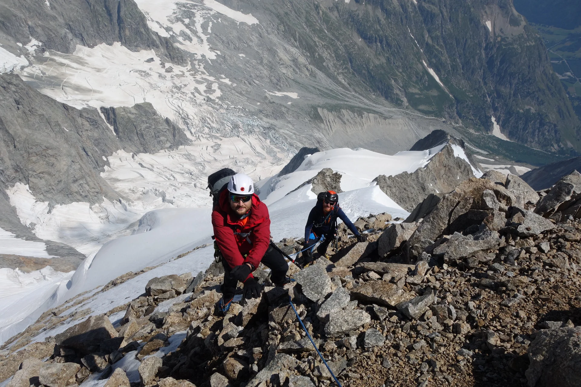 Am Ende geht der Firngrat in einen einfachen Felsgrat über | © DAV Freudenstadt