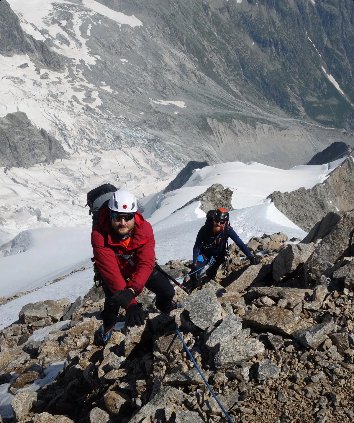 Am Ende geht der Firngrat in einen einfachen Felsgrat über | © DAV Freudenstadt